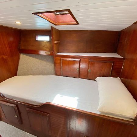 Fantastico Velero En Barcelona Hotel Sant Adria de Besos Bagian luar foto